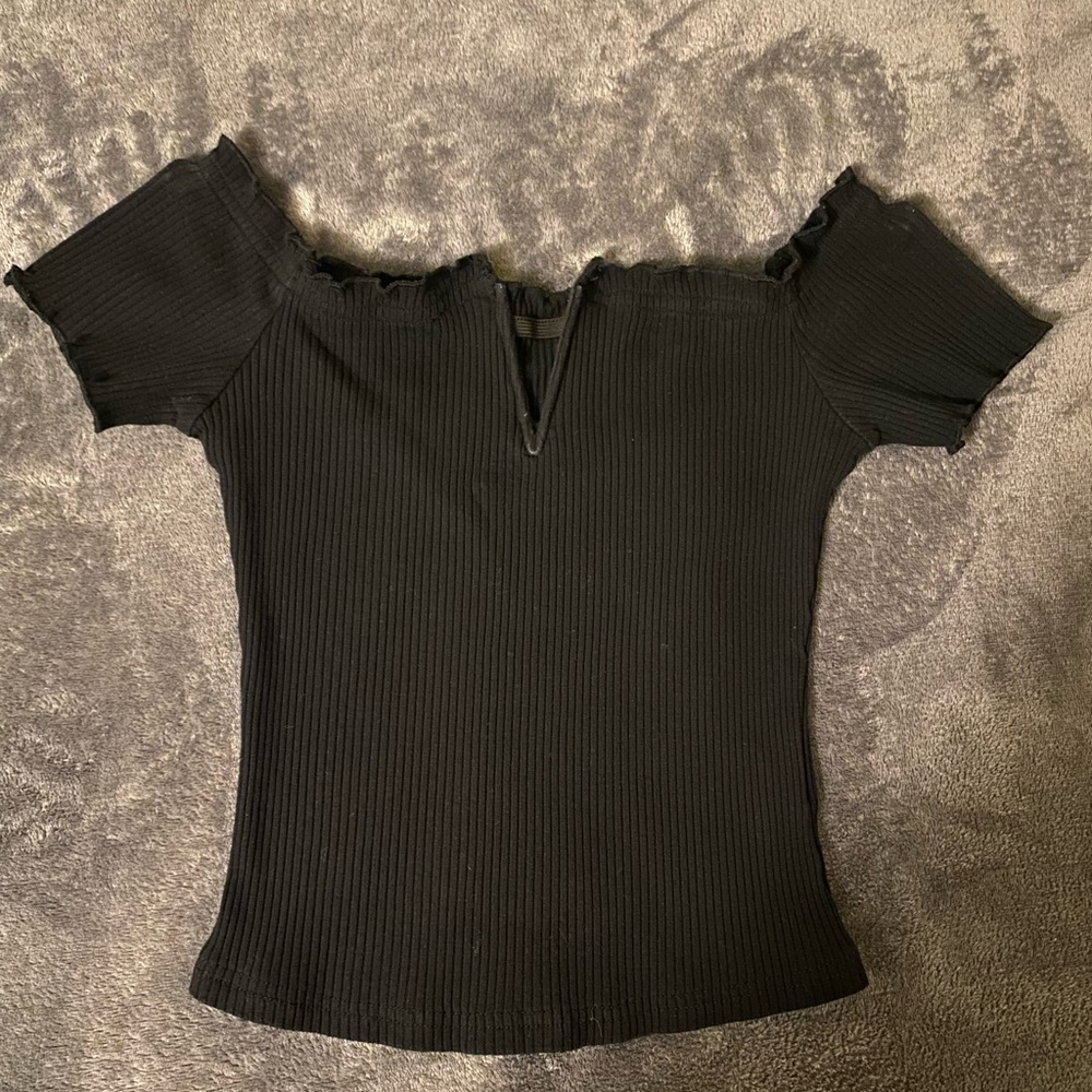Black Off-Shoulder Ribbed Top - Picture 2 of 3